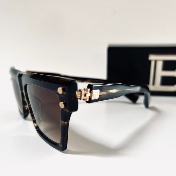 Balmain B-V Unisex square sunglasses in acetate and lightweight titanium - Picture 10 of 12